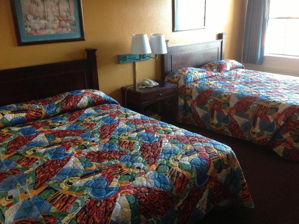 Queen Room with Two Queen Beds - Smoking interior